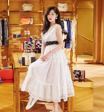 雪莉深夜突袭直播,素颜尊容出镜状态不佳,网友:心疼!