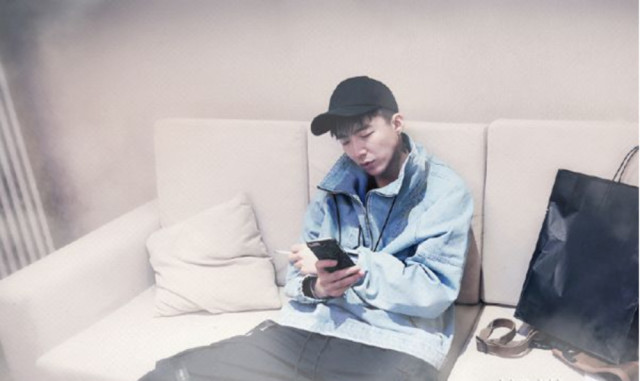 他在抖音一夜爆红颜值赶超费启鸣,网友:男神唱