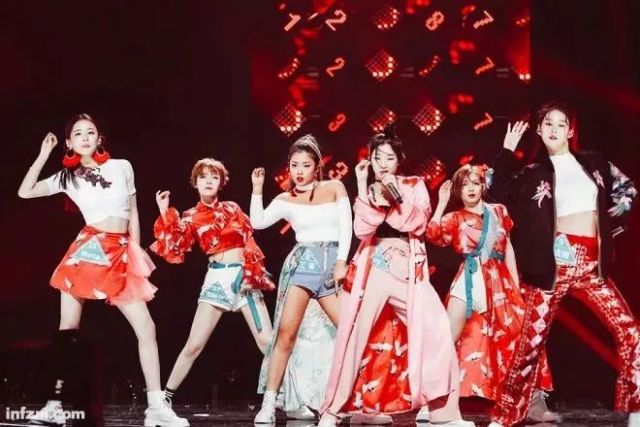 没能在101出道却签约美宝莲,王菊为何这么火?