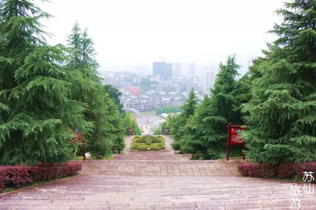 除了铭记历史外,烈士公园还是一个供人们休闲,娱乐的好去处,也是我市