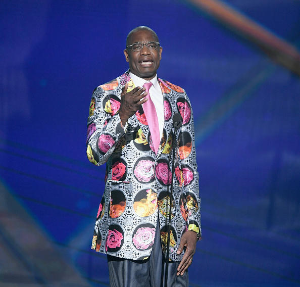 穆托姆博获赛格坚强奖 他的场外故事同样精彩