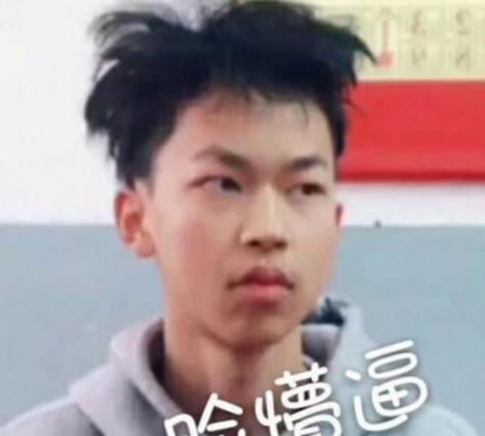 聊聊抖音最丑网红斯外戈,模仿卡通人物走红,侧颜竟比费启鸣还帅!