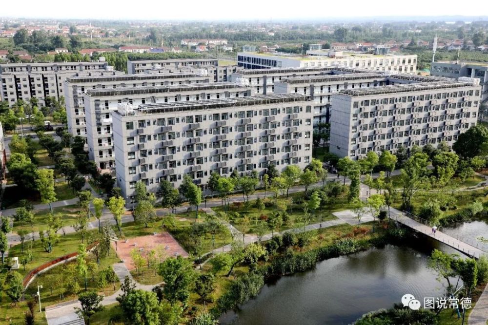 这里有常德技师学院.这里有美丽的园林风光,绿色的武陵大道.