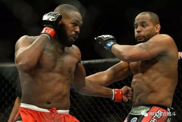 ufc次重量级最新排%_UFC总裁白大拿:约书亚在重量级只能排第三,这个人第