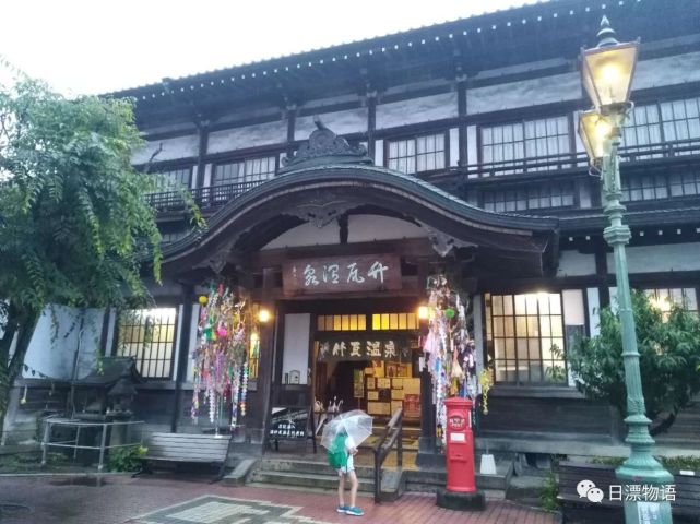 温泉天堂里的地狱之行