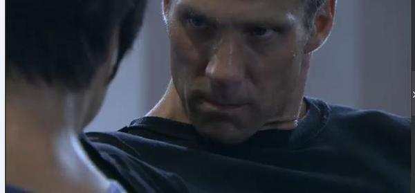 李小龙被美国人单手击败, 没什么大不了, 你怎么