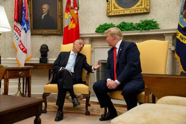 特朗普握手杀绝技失效?和葡萄牙总统握手被