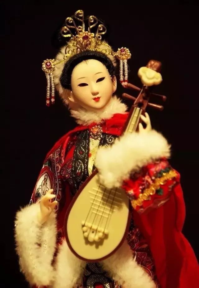 每当我们谈及"娃娃","人偶"时,脑海里浮现的都是国外制品,殊不知,咱们