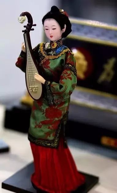 每当我们谈及"娃娃","人偶"时,脑海里浮现的都是国外制品,殊不知,咱们