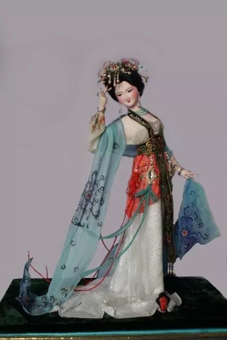 每当我们谈及"娃娃","人偶"时,脑海里浮现的都是国外制品,殊不知,咱们