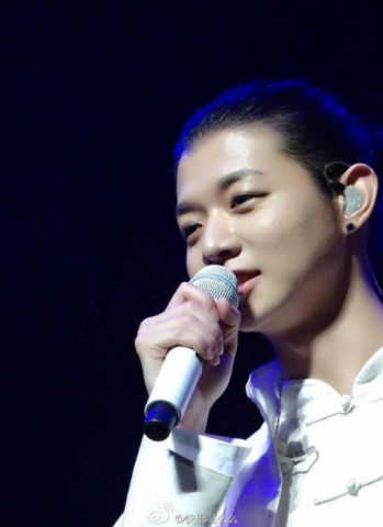 歌手霍尊近照曝光网友:别再胖了,要不就胖成翻版刘欢了