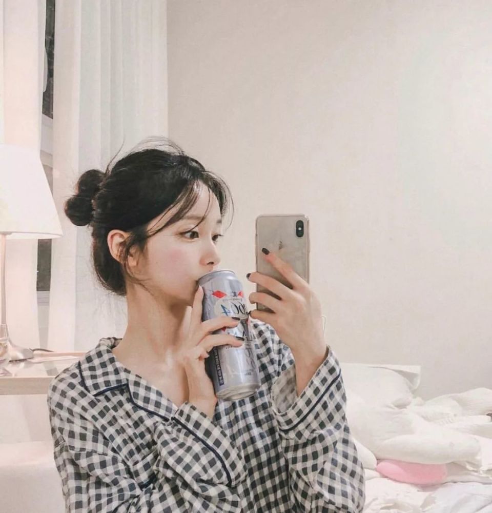 丸子头总扎不好还显脸大学会这几个扎发小技巧立刻脸小一圈