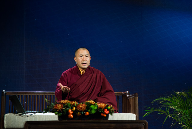 慈诚罗珠堪布:身体的病交给医生 内心的病交给佛法