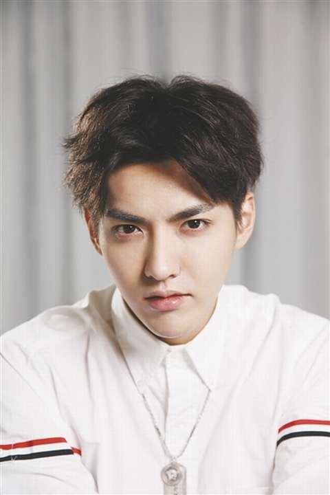 吴亦凡|当吴亦凡和姜昆同框后：前者喝水都要伺候，后者连个助理都没有
