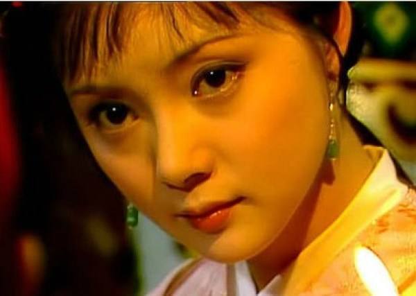 薛宝钗|听到甄家被抄家，贾母为什么不难过反而要庆祝？薛宝钗给出答案