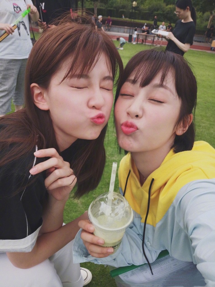 杨紫深夜发文开心庆祝自己是乔欣最爱都把彼此当最好的朋友