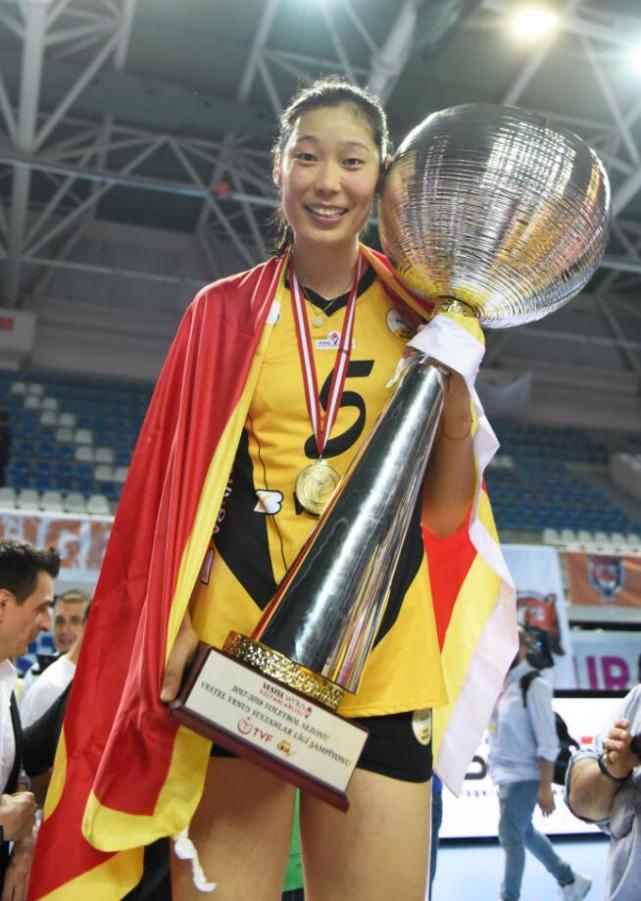 曾为郎平一条微信痛哭 几乎赢得一切的朱婷面