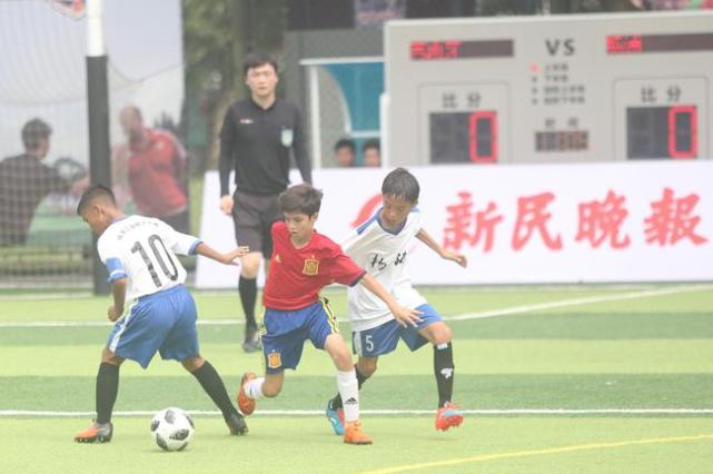 申城少年激战小世界杯 刘军率领上海精英队出