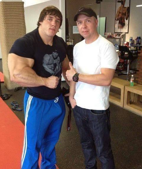 27岁小伙健身7年 臂围达到40厘米 选择自然健美向偶像致敬