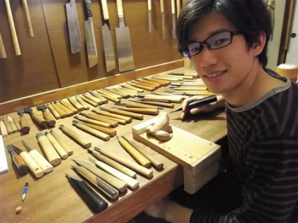 大竹亮峯|80后小哥雕出“活”龙虾，刀工变态、难辨真假，还原度100％！