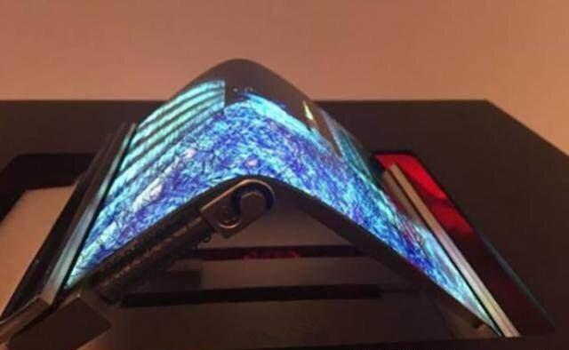 华为可折叠手机曝光:向三星宣战 外观太科幻