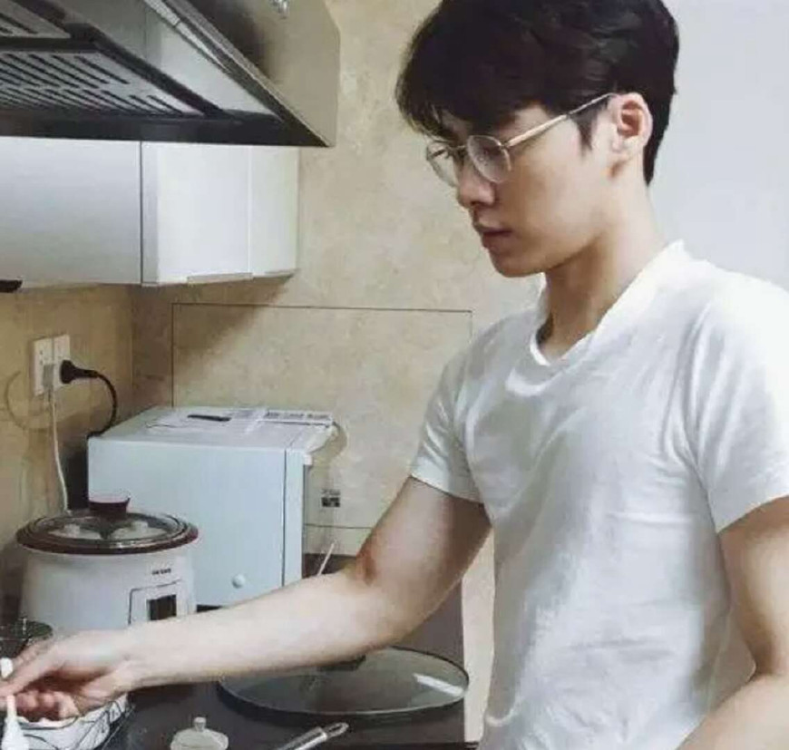 李易峰的家原来这么豪华的,简直是所有人心中的城堡啊