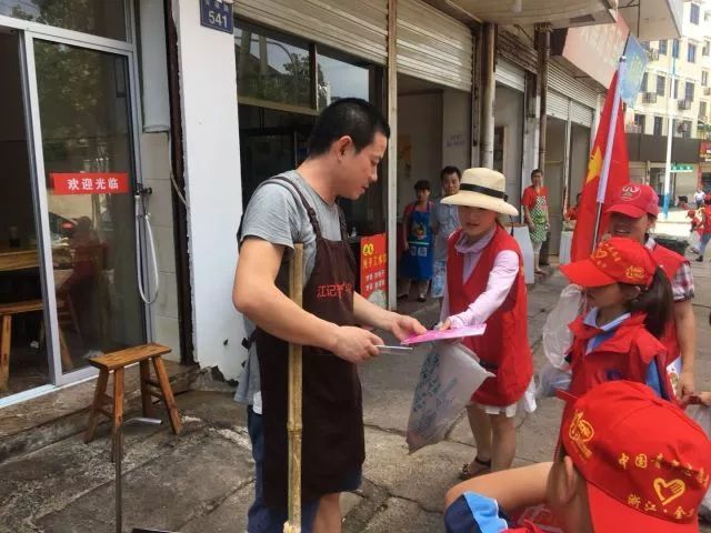 今天,从区长读城到志愿者点亮街巷,感受婺城