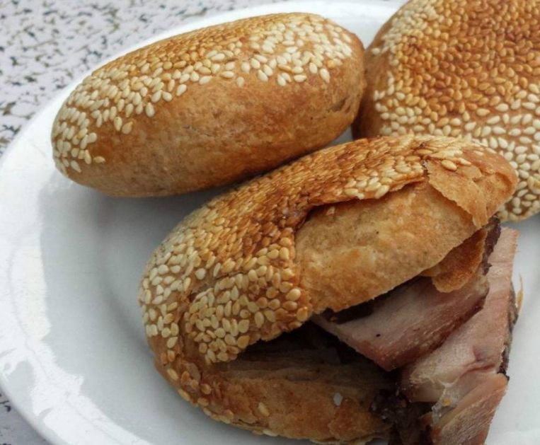 炸花花炸花花是鹿泉北部乡镇春节特色小吃,是过年时的特色小吃,至今还