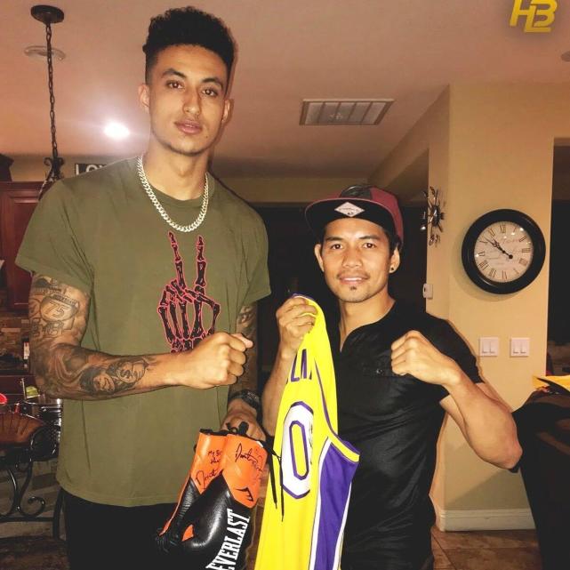 拳王多奈尔晒与库兹马合照