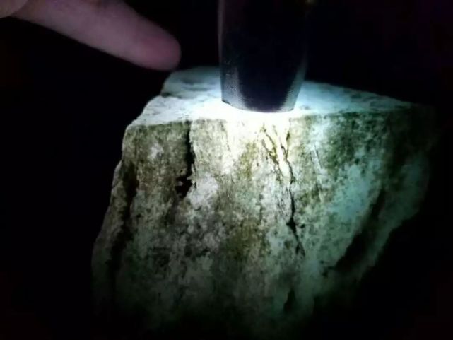 后江老料老断口,高冰以上接近玻璃,史上难得一见的老料.