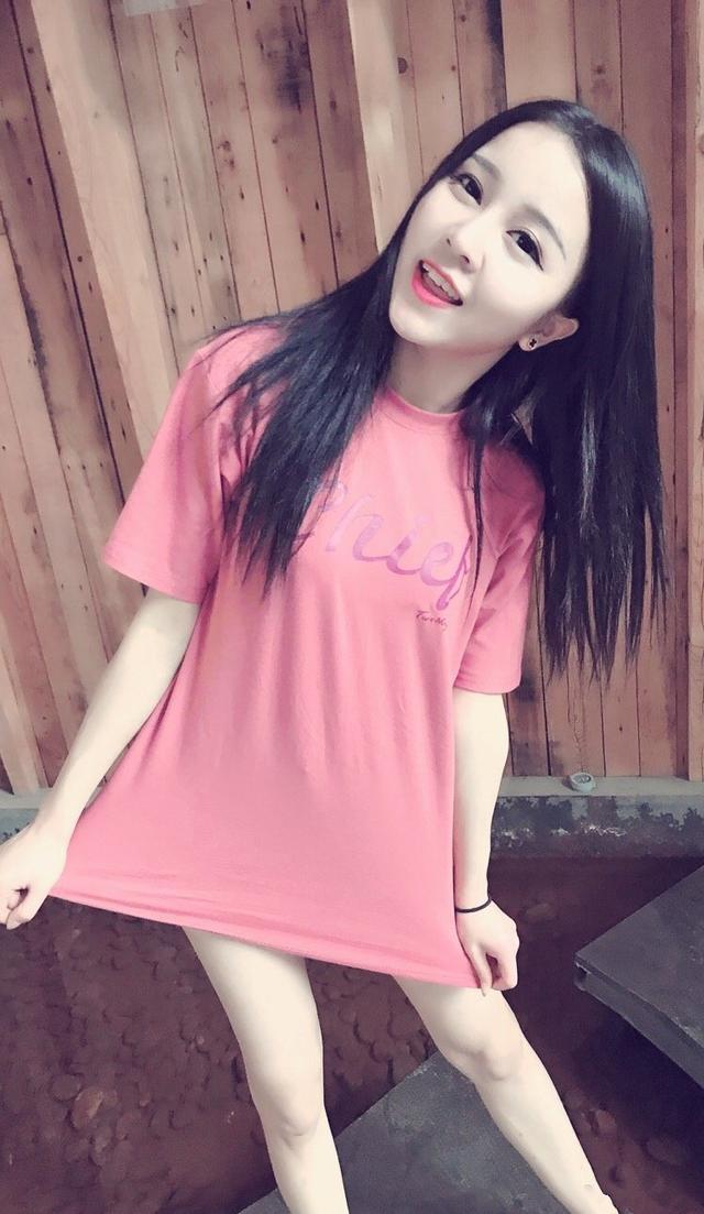 "没袜子就没灵魂"的抖音舞者惠子,网友:穿剩的袜子不要扔