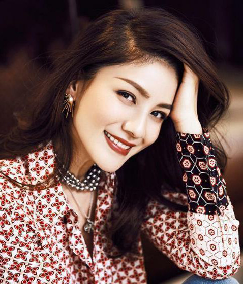 嫁给小三岁的男生 43岁成了国民婆婆 曾跟黄晓明相恋