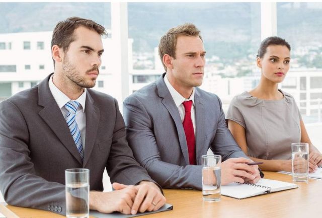 面试官:"三"字加一笔,是什么字?研究生回答"四",当场录用