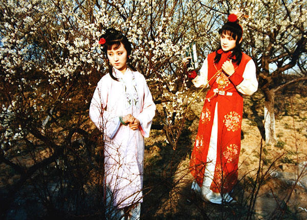 87版《红楼梦》电视剧两处改编影响巨大,王熙凤秦可卿都被误读