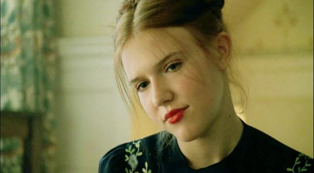 一起,他娶了夏洛特,但不久之后被夏洛特发现,夏冲出家门并遇车祸身亡