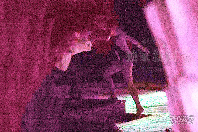 刘涛穿性感比基尼露天游泳 秀小蛮腰翘臀