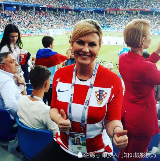 克罗地亚女总统看球赛被黑网友们用一张泳装照来确定
