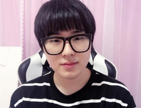 斗鱼第一女战士姝玥青钢影单杀金灿毅网友:老金很后悔拿亚索啊