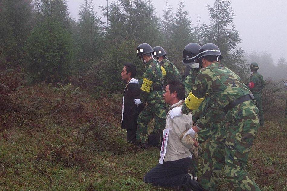 为什么犯人被枪毙时必须是跪着而不能站着看完后恍然大悟