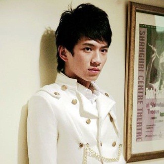 不久前阿der我神奇的找到了秦炎仕翻唱的黄色枫叶,心想原来地虎侠也是