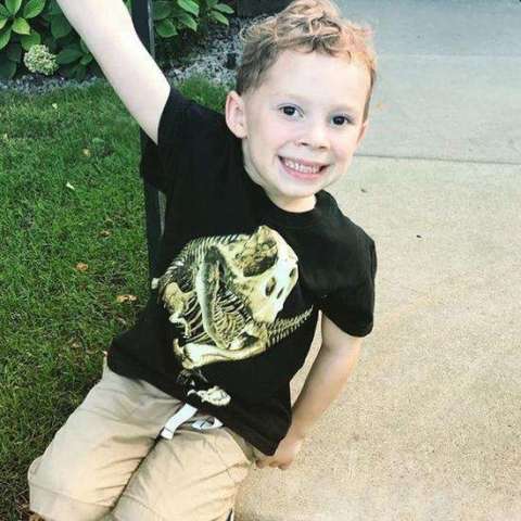 表情包男孩,美国的叫Gavin,韩国的叫宋民国,中