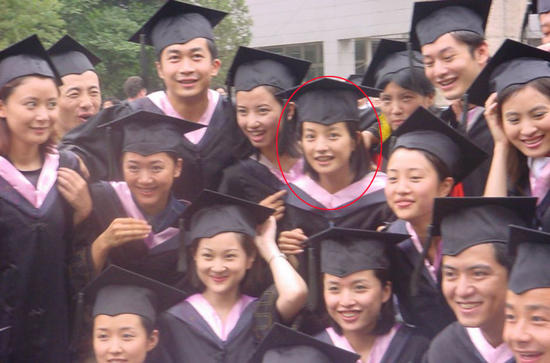 赵薇中学旧照曝光 皮肤白净清纯可人