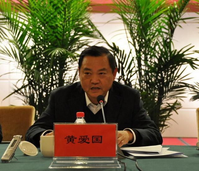 图为:湖北省质量技术监督局巡视员黄爱国