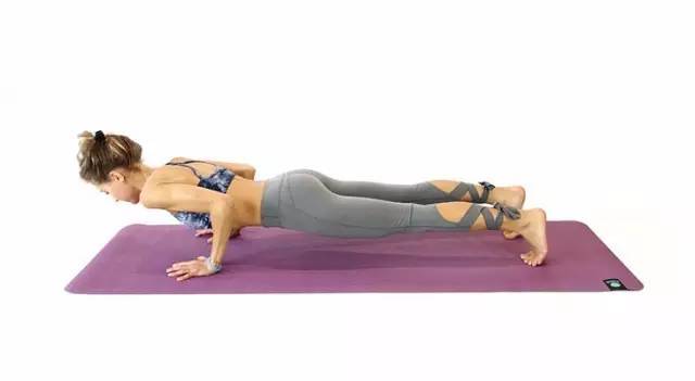 四柱支撑需要全身肌肉的协调,做不好容易塌腰,肩膀压力太大等等.