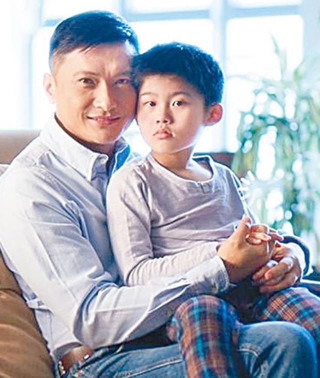 他为自闭症儿子息影,如今49岁想追生二胎