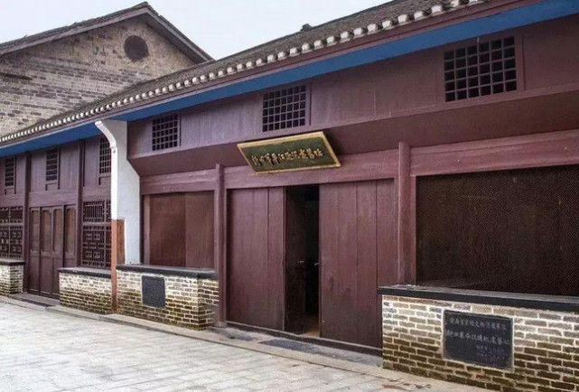 位于平江县长寿镇西南街,始建于1909年,原为长寿天主堂.