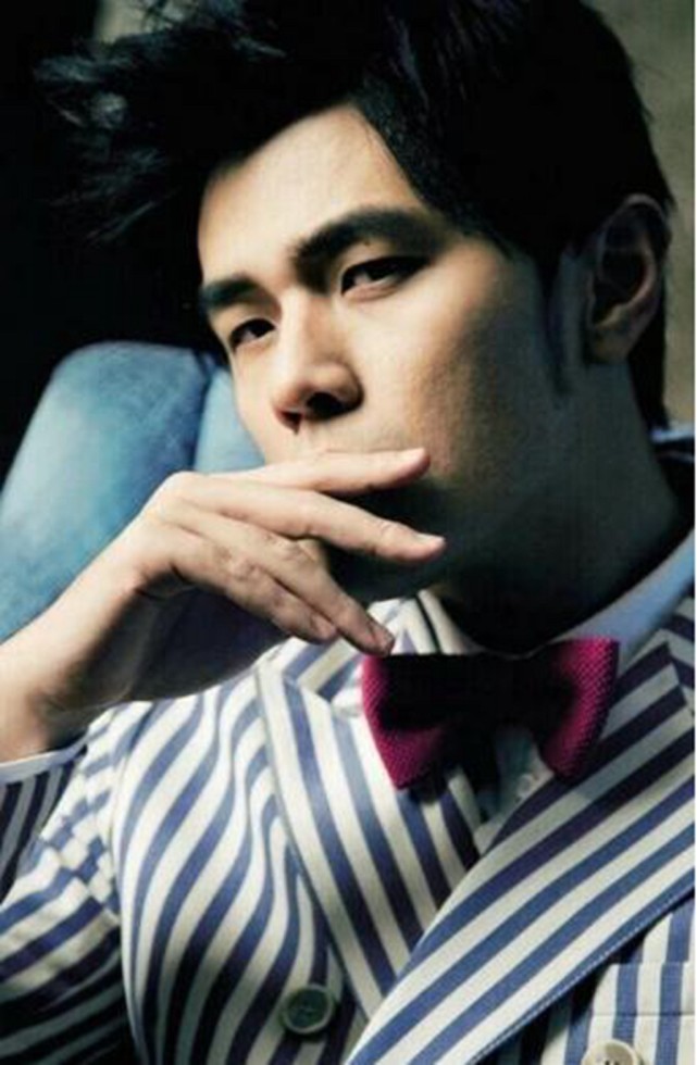 紧随其后的就是一条热搜,传闻周杰伦出轨上航空姐阮芳婷.