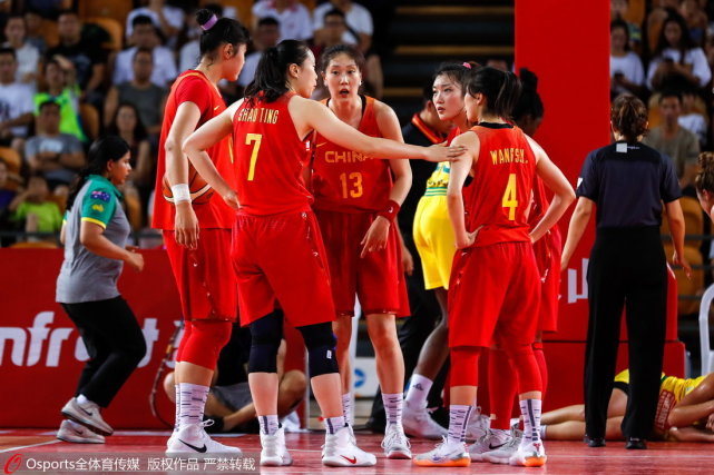 中国女篮大胜澳大利亚收获三连胜 李月汝13+1