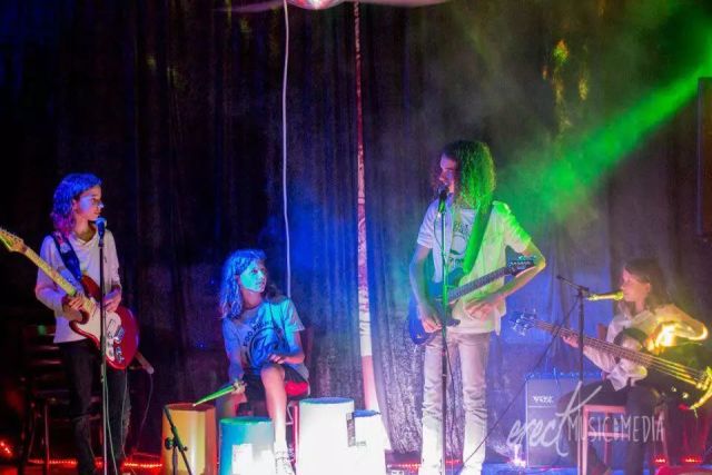 澳洲少年四兄弟乐队爆红:天生爱摇滚