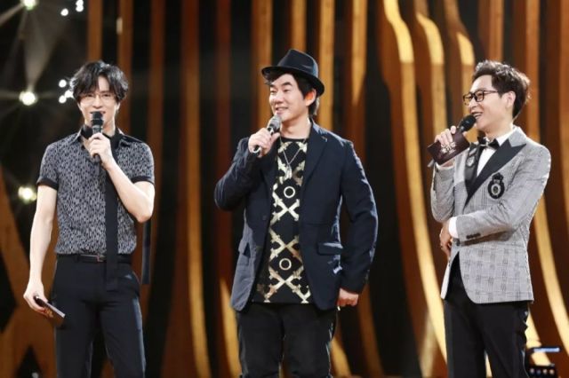 薛之谦金句频出化身"皮皮薛",脑洞大开即兴改歌词